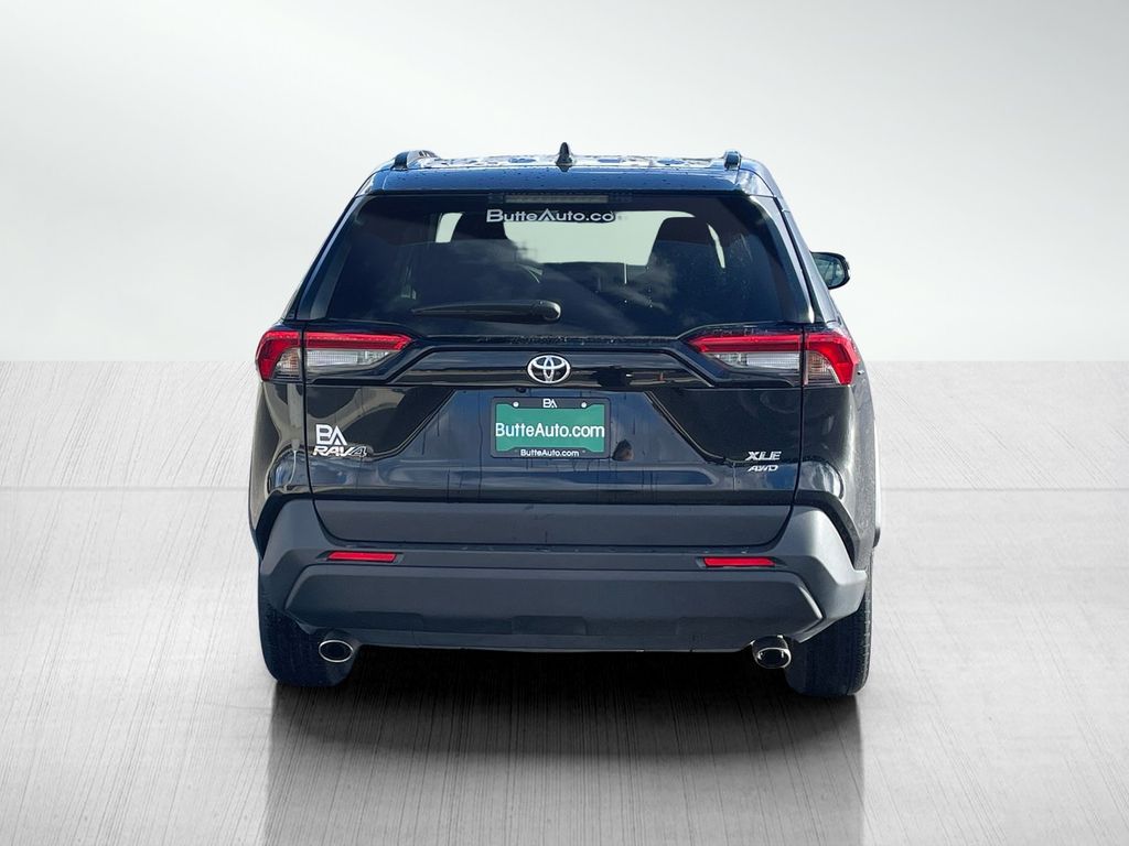 2025 Toyota RAV4 XLE photo 3