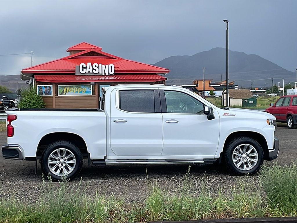 2022 Chevrolet Silverado 1500 LTZ photo 2