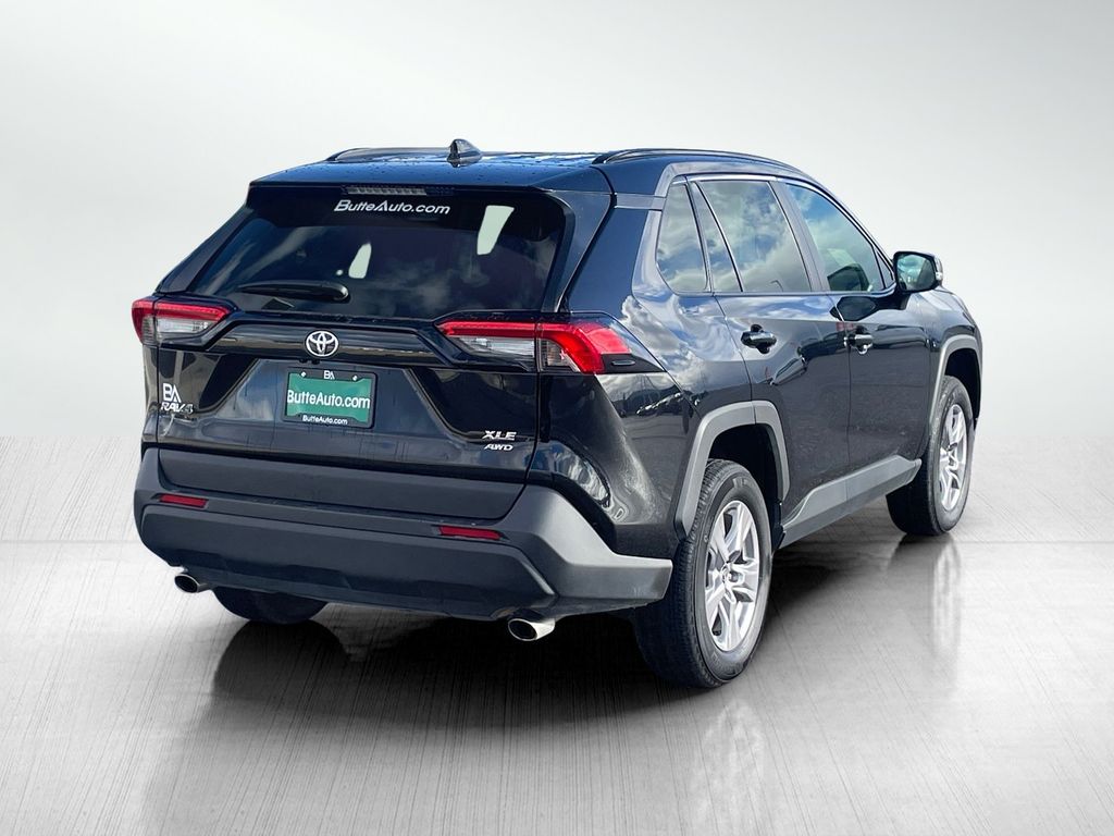 2025 Toyota RAV4 XLE photo 2