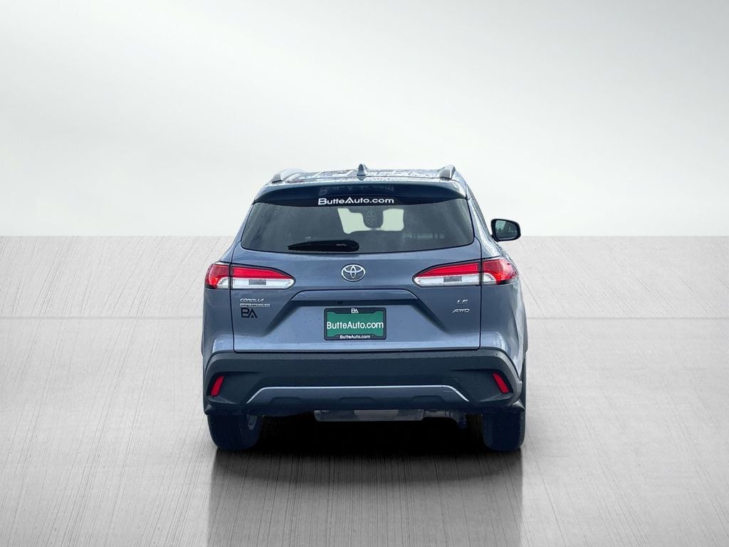 2022 Toyota Corolla Cross LE photo 4