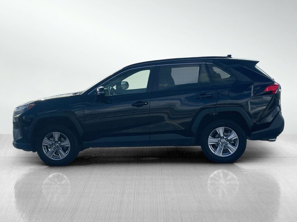 2025 Toyota RAV4 XLE photo 4