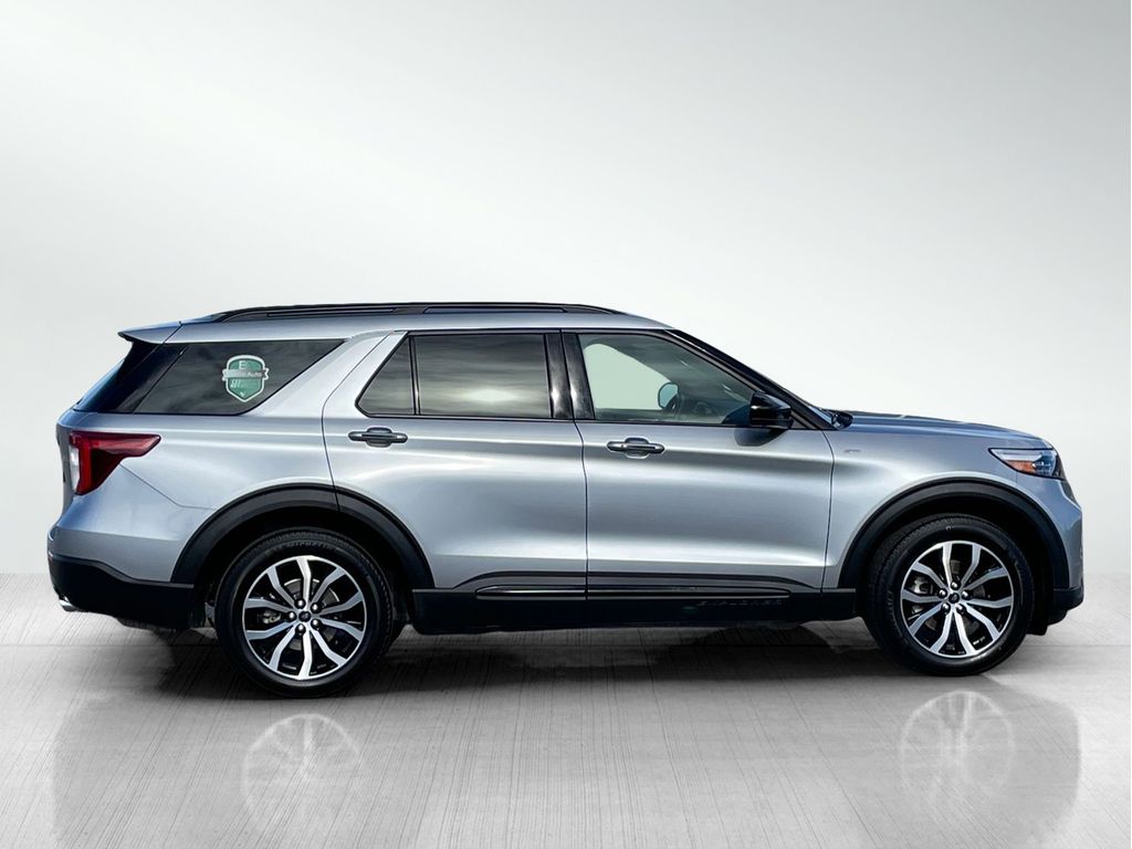2023 Ford Explorer ST-Line photo 2