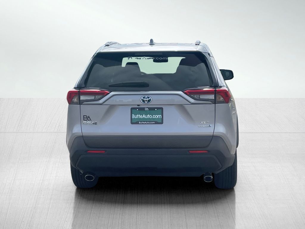 2024 Toyota RAV4 Hybrid XLE photo 3