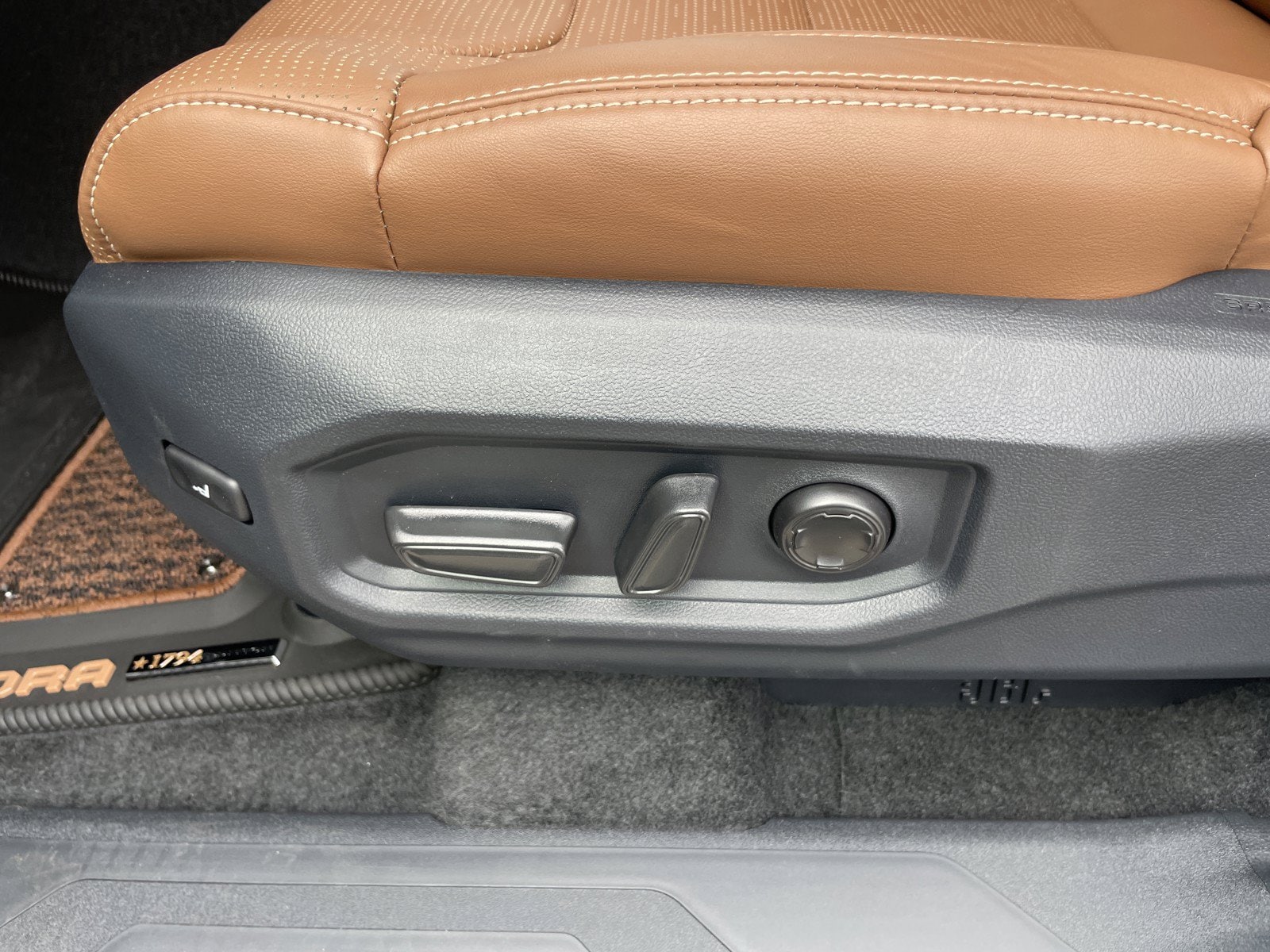 2026 Toyota Tundra 1794 Edition - Photo 18
