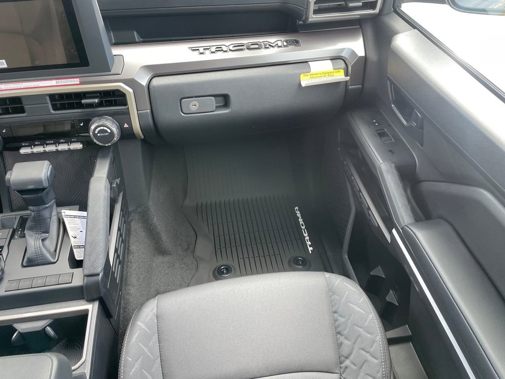 2026 Toyota Tacoma SR5 - Photo 12