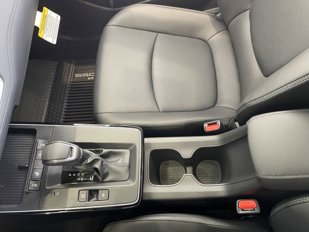2026 Toyota Corolla Cross XLE - Photo 24
