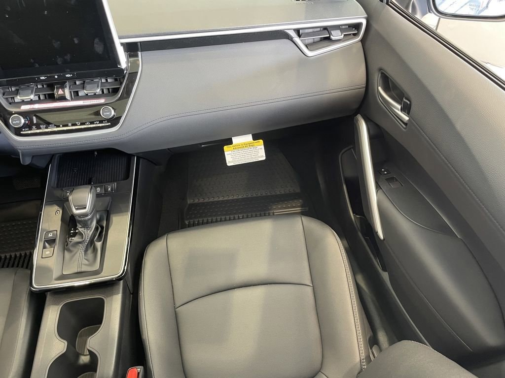 2026 Toyota Corolla Cross XLE - Photo 12