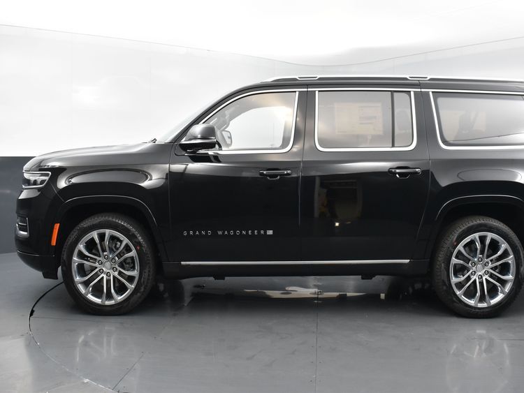 2023 Jeep Grand Wagoneer L II photo 2