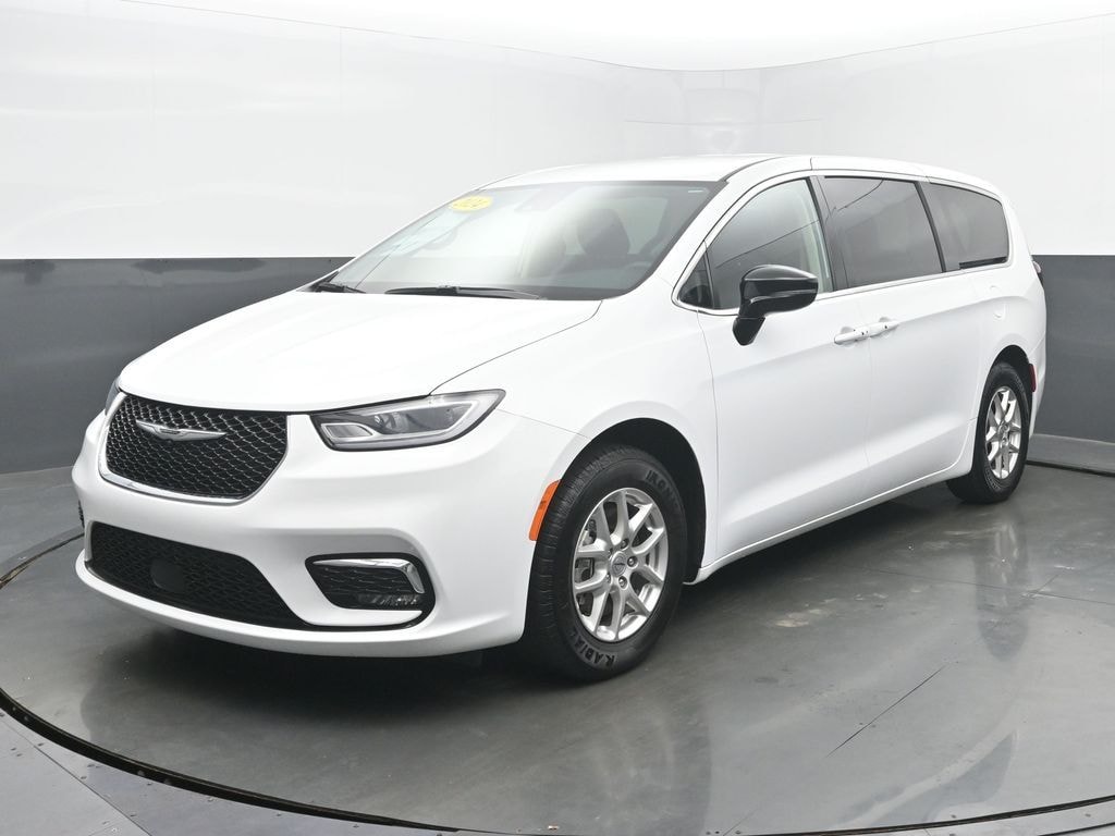 Used 2024 Chrysler Pacifica Touring L Minivan/Van