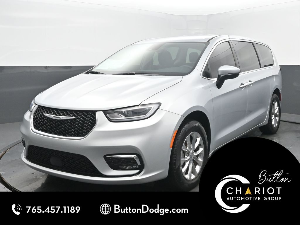 2023 Chrysler Pacifica Touring L's photo