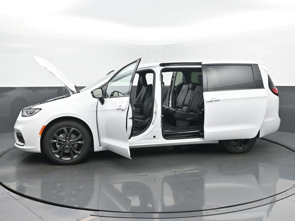 2026 Chrysler Pacifica Select - Photo 55