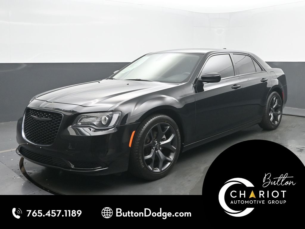 2022 Chrysler 300 Touring's photo