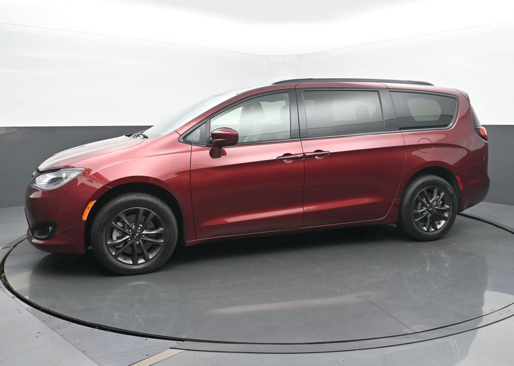 2020 Chrysler Pacifica Touring L photo 2