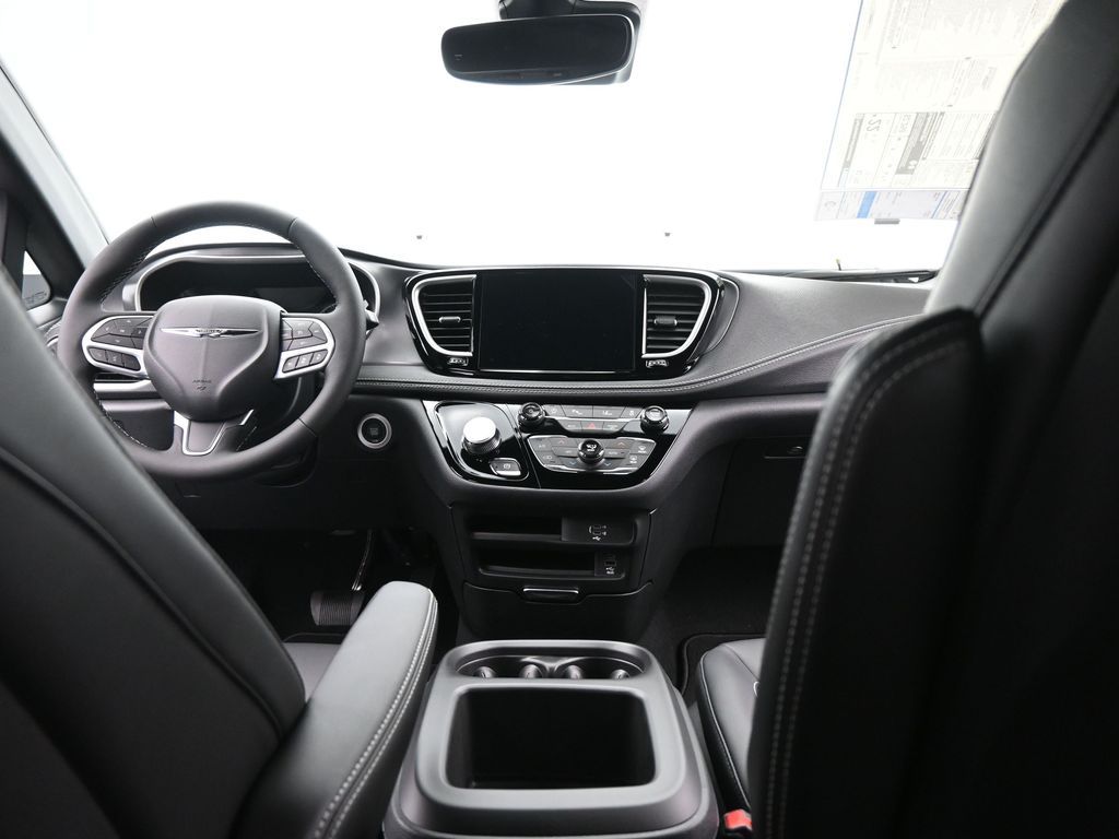 2026 Chrysler Pacifica Select - Photo 24