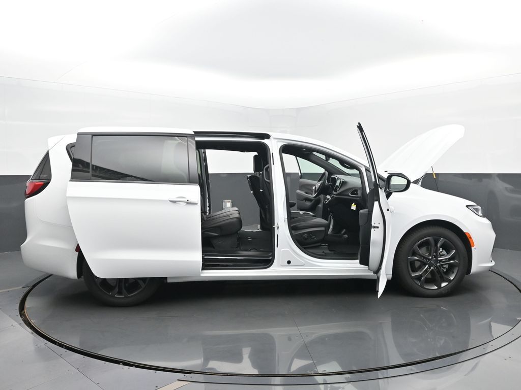 2026 Chrysler Pacifica Select - Photo 57