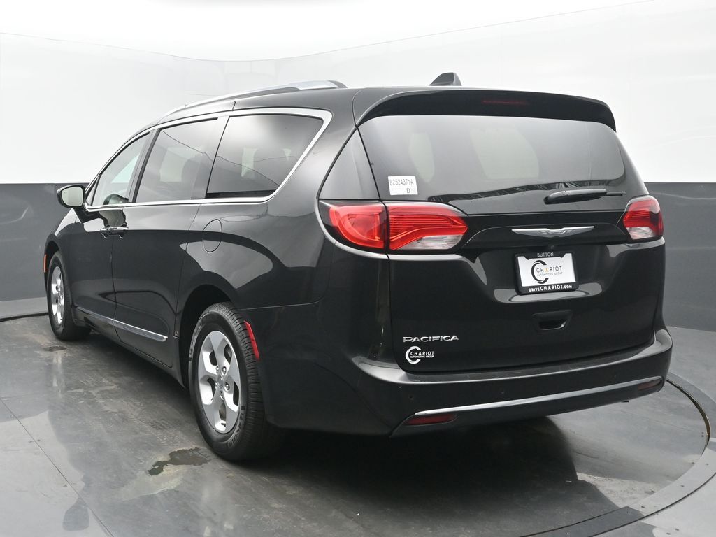 2017 Chrysler Pacifica Touring Plus photo 4