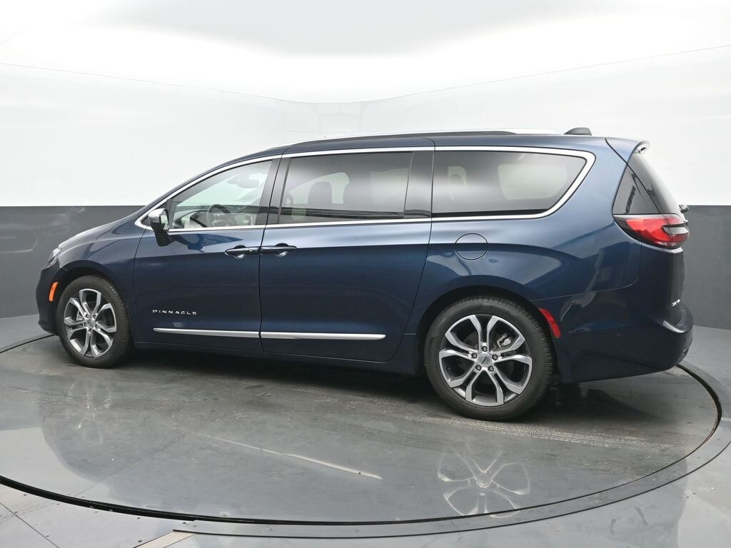 Used 2025 Chrysler Pacifica Pinnacle Minivan/Van