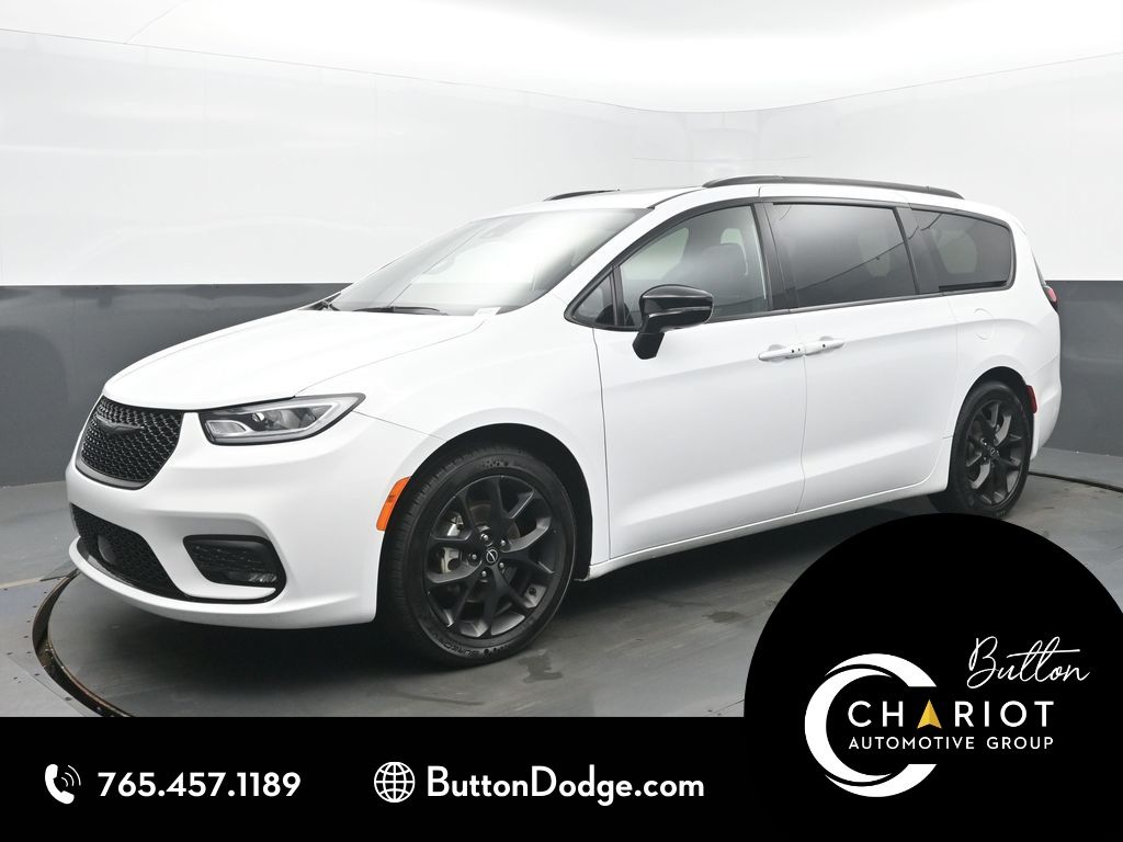 2025 Chrysler Pacifica Limited's photo
