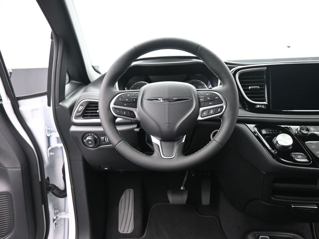 2026 Chrysler Pacifica Select - Photo 27