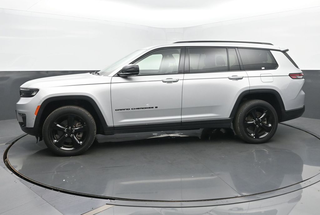 2022 Jeep Grand Cherokee Limited photo 2