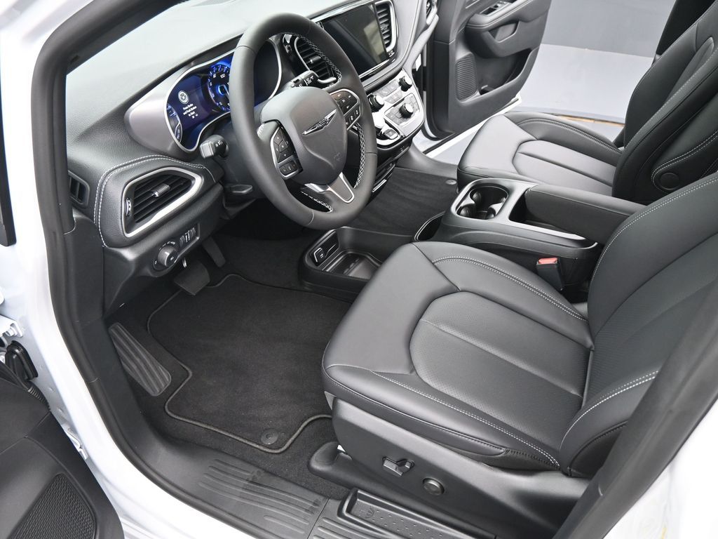 2026 Chrysler Pacifica Select - Photo 9
