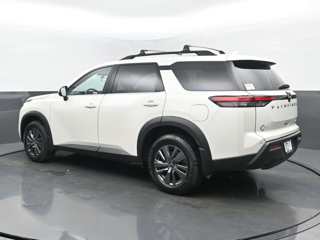 2023 Nissan Pathfinder SV photo 3