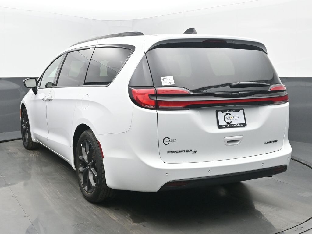 Used 2025 Chrysler Pacifica Limited Minivan/Van