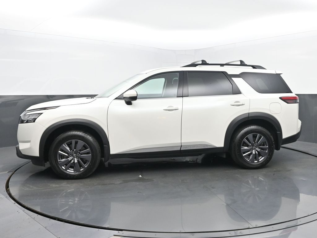 2023 Nissan Pathfinder SV photo 2