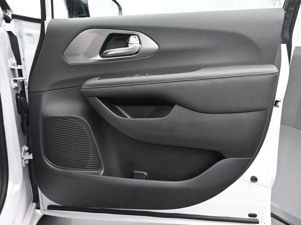 2026 Chrysler Pacifica Select - Photo 20