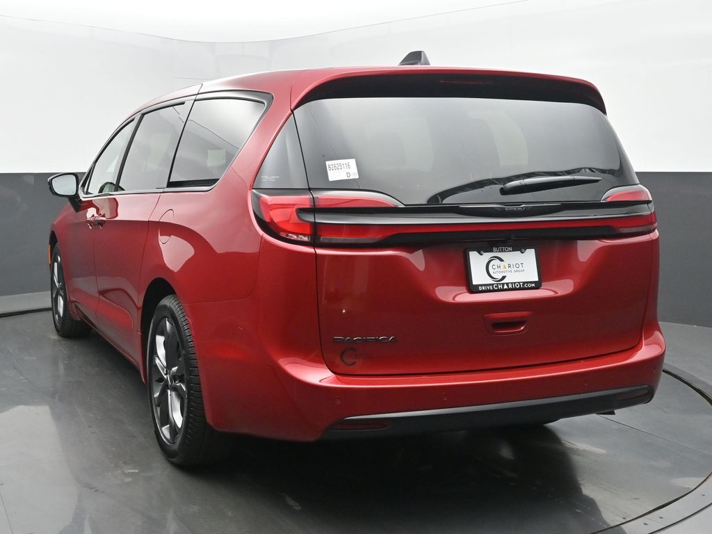 2026 Chrysler Pacifica photo 4