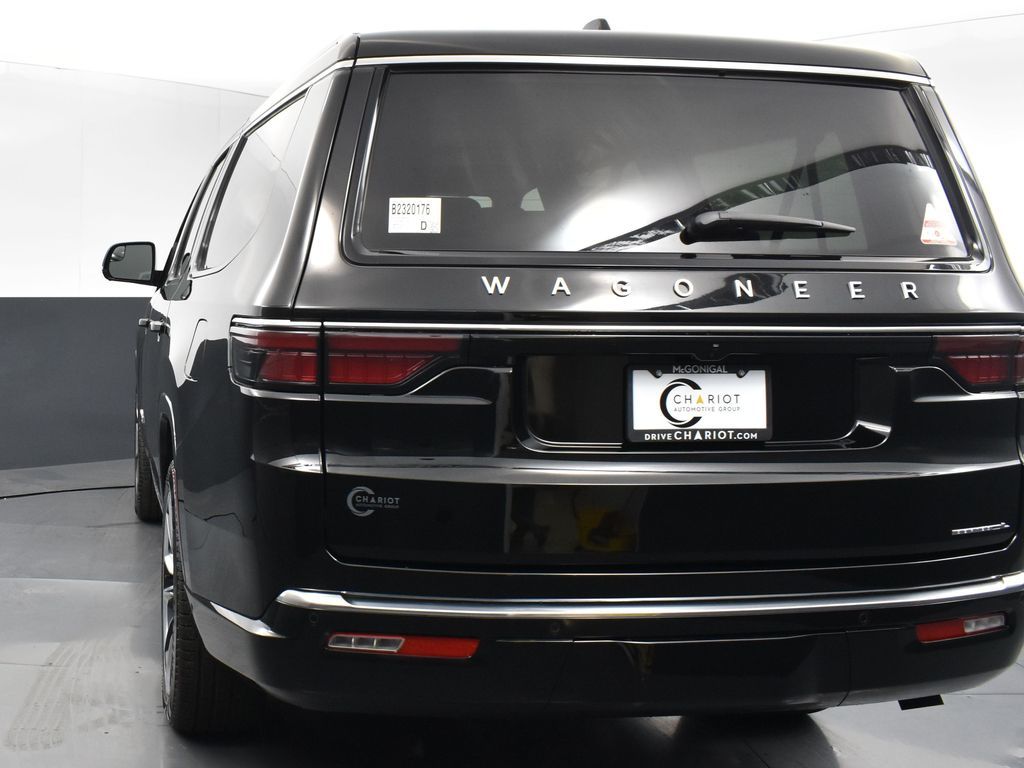 2023 Jeep Wagoneer L Series III photo 4