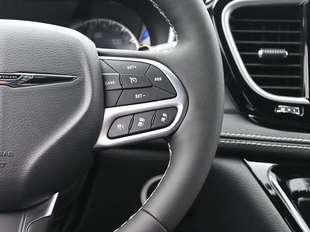 2026 Chrysler Pacifica Select - Photo 29