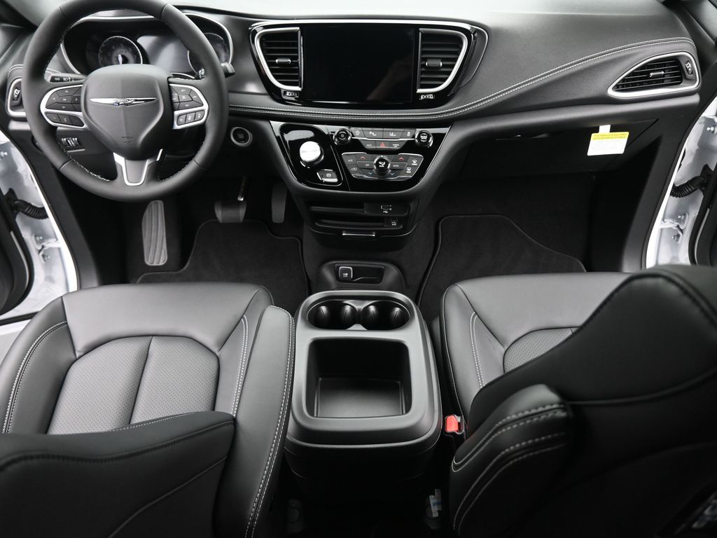 2026 Chrysler Pacifica Select - Photo 23
