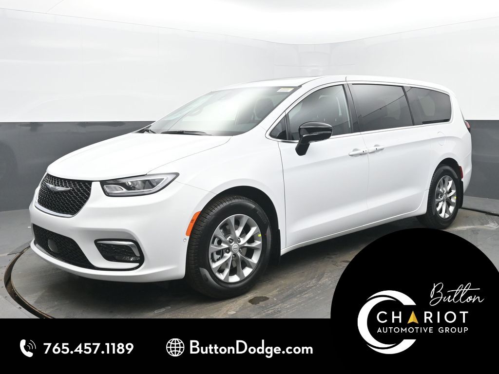 2026 Chrysler Pacifica Limited's photo