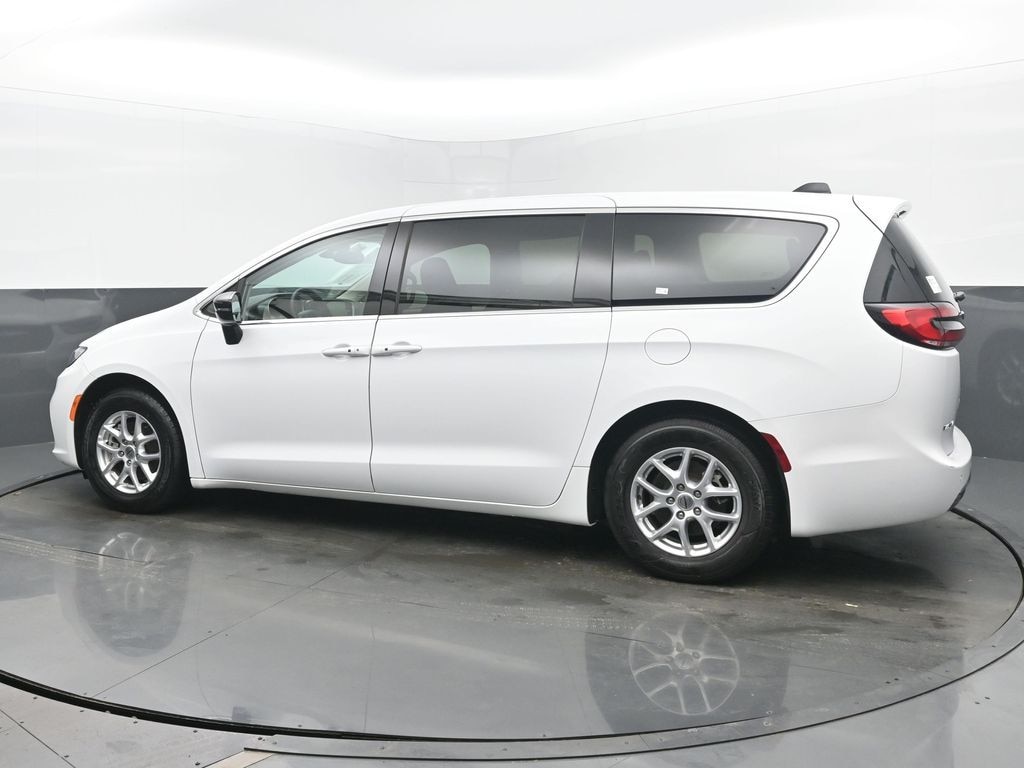 Used 2024 Chrysler Pacifica Touring L Minivan/Van