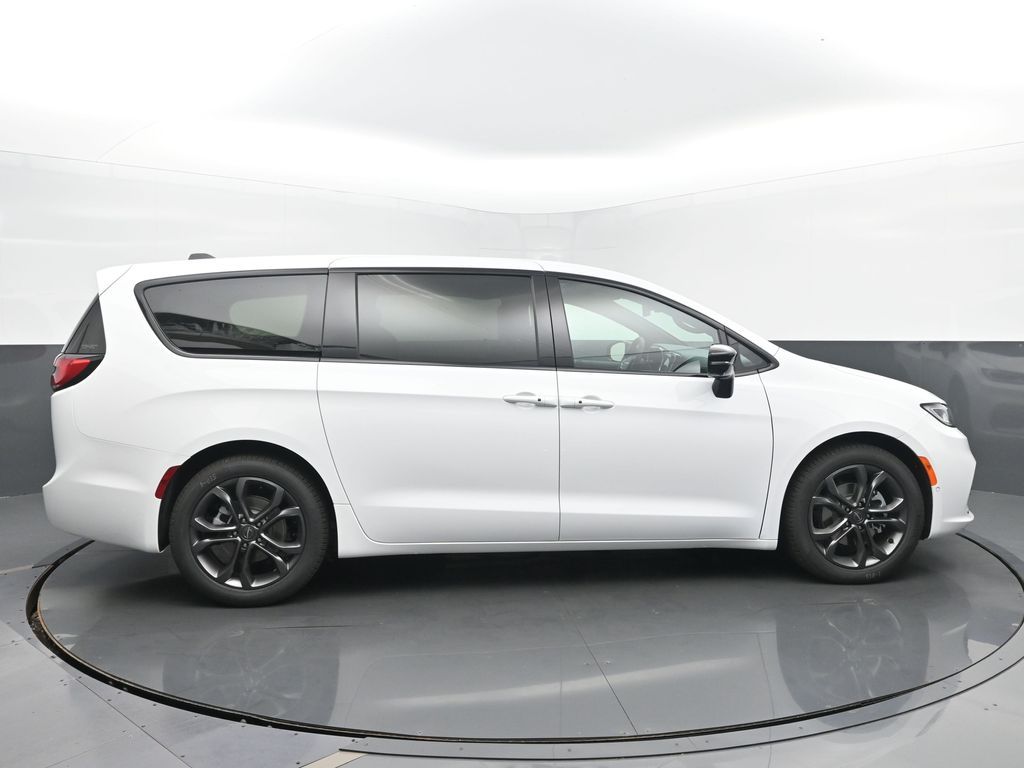 2026 Chrysler Pacifica Select - Photo 6