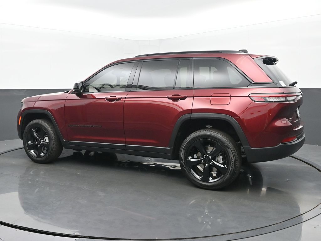 2025 Jeep Grand Cherokee Limited photo 3