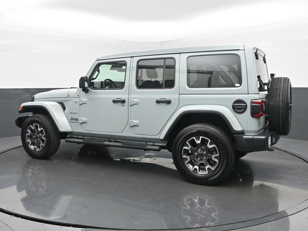 2024 Jeep Wrangler Sahara photo 3