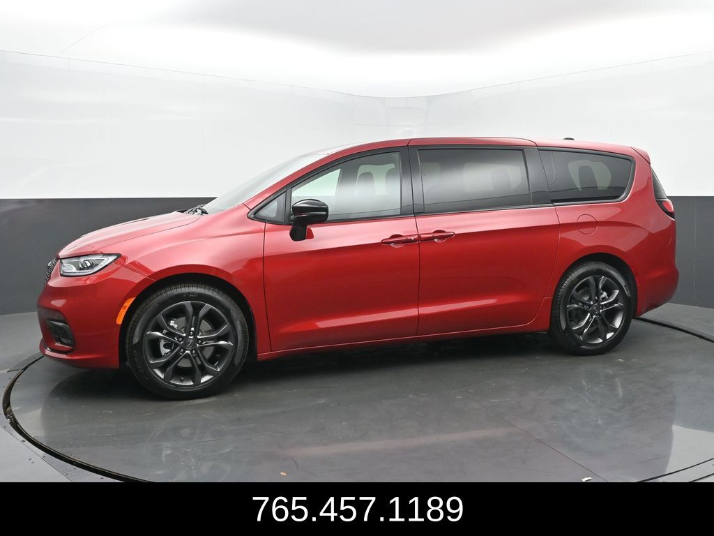 2026 Chrysler Pacifica photo 2