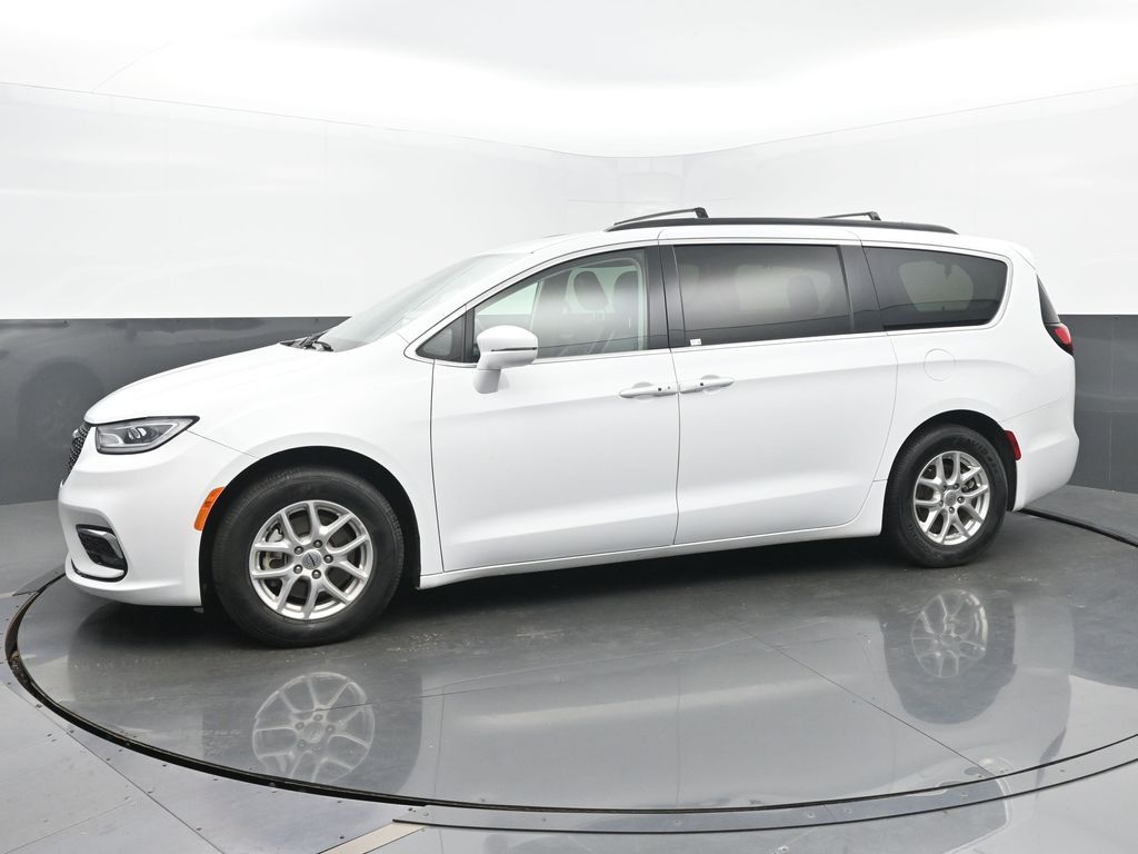 2022 Chrysler Pacifica Touring L photo 2