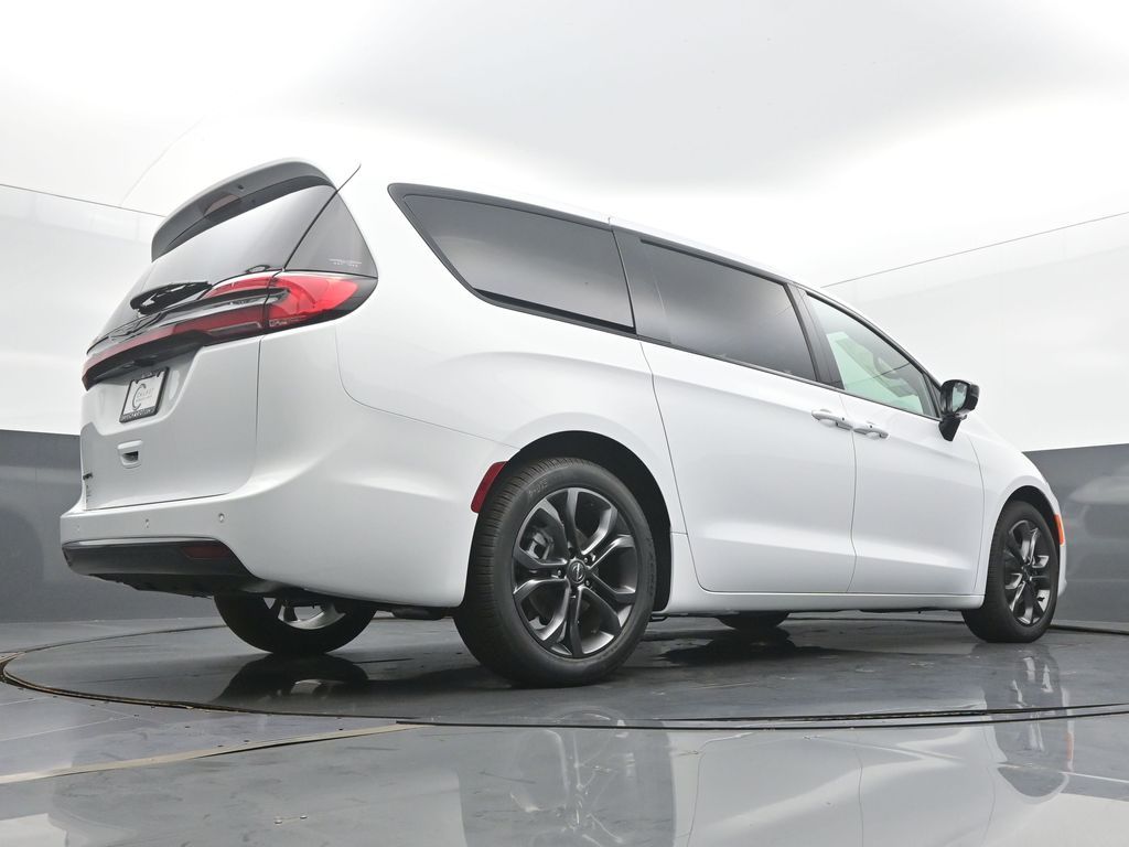 2026 Chrysler Pacifica Select - Photo 51