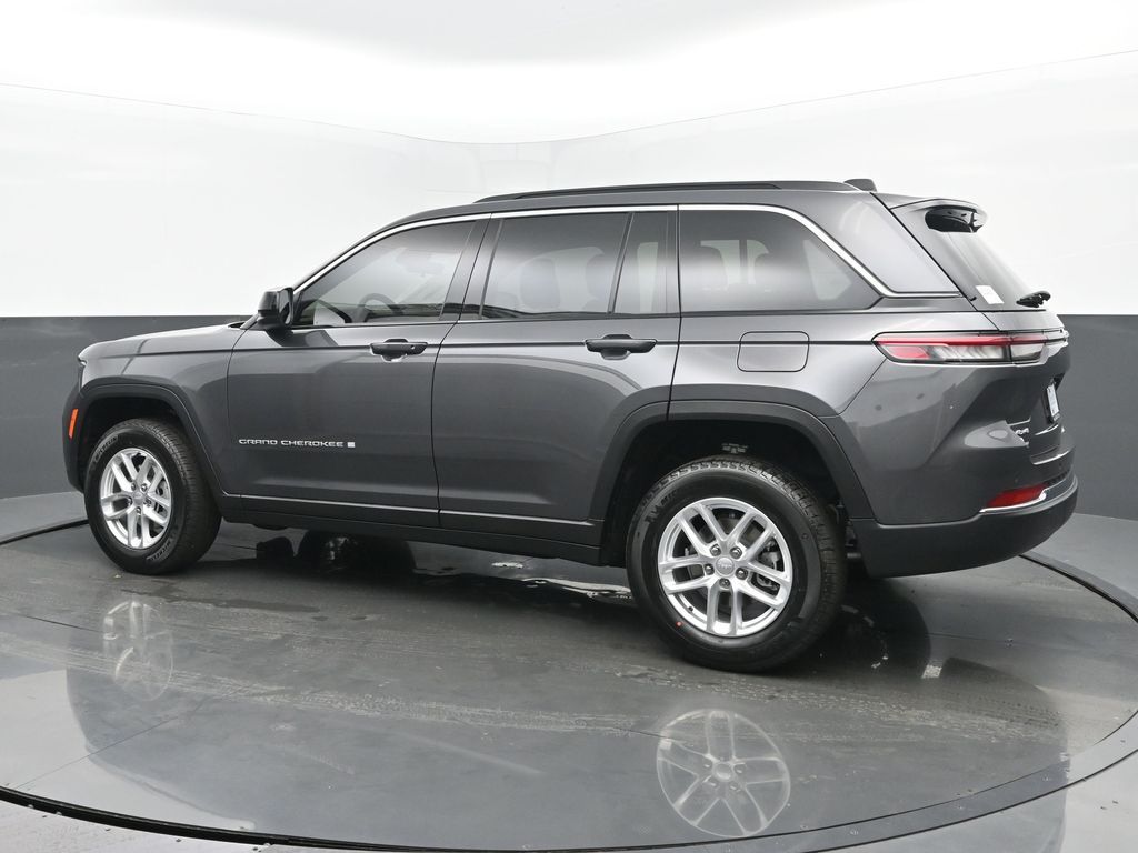 2025 Jeep Grand Cherokee Laredo X photo 3