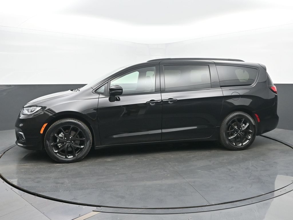 Used 2025 Chrysler Pacifica Limited Minivan/Van