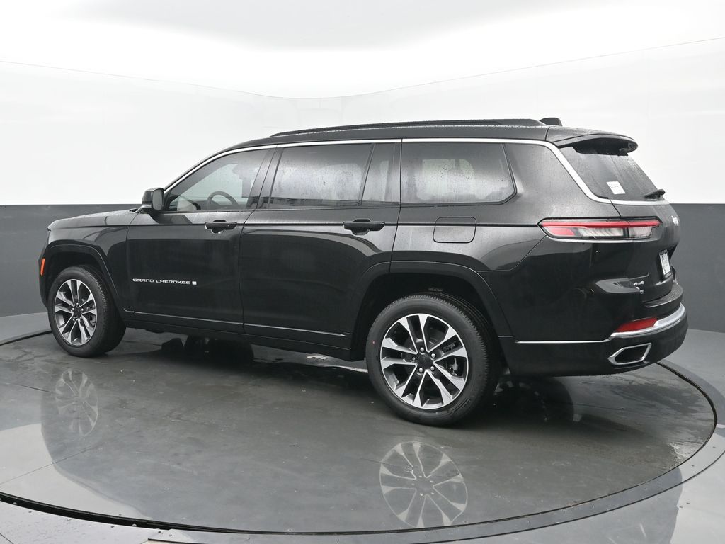 2025 Jeep Grand Cherokee Overland photo 3
