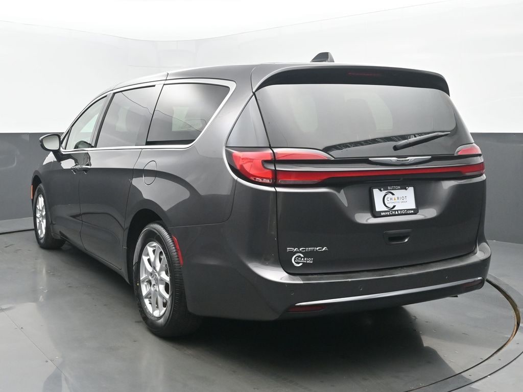 Used 2023 Chrysler Pacifica Touring L Minivan/Van