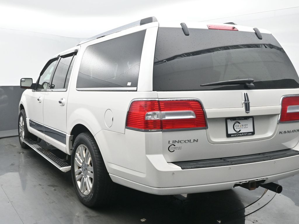 2013 Lincoln Navigator L Base photo 4