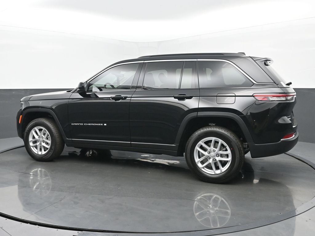 2025 Jeep Grand Cherokee Laredo X photo 3
