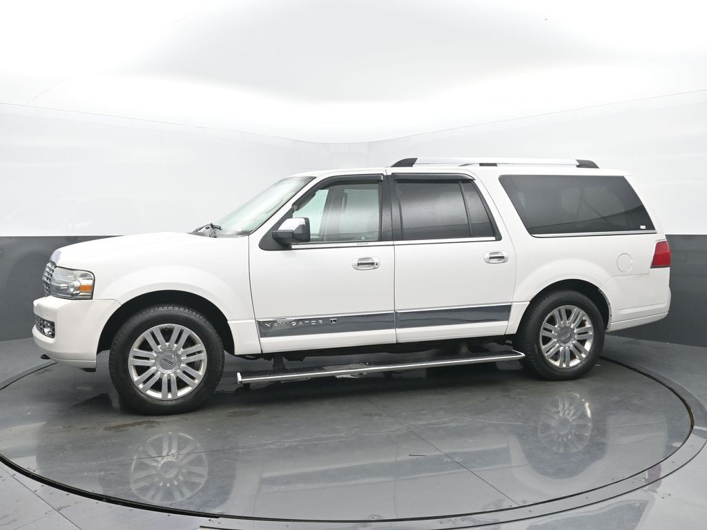 2013 Lincoln Navigator L Base photo 2