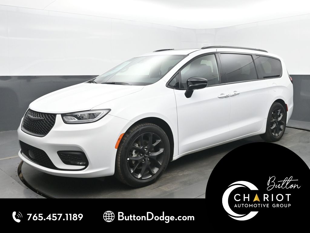 2025 Chrysler Pacifica Limited's photo
