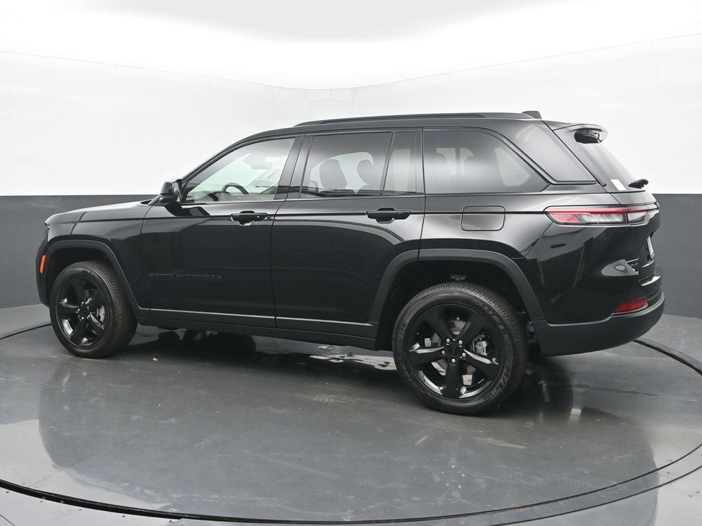 New 2025 Jeep Grand Cherokee Laredo Sport Utility